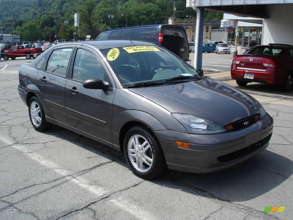 2003 Focus SE Sedan - Liquid Grey Metallic / Medium Graphite photo #18