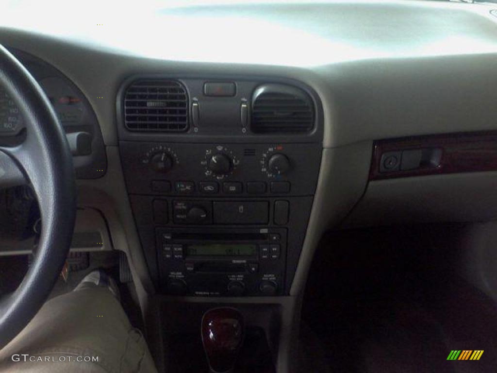 2001 S40 1.9T - Midnight Black Metallic / Taupe/Light Taupe photo #9