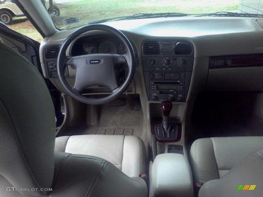 2001 S40 1.9T - Midnight Black Metallic / Taupe/Light Taupe photo #16