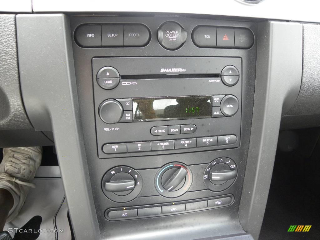 2006 Mustang V6 Premium Coupe - Black / Dark Charcoal photo #15