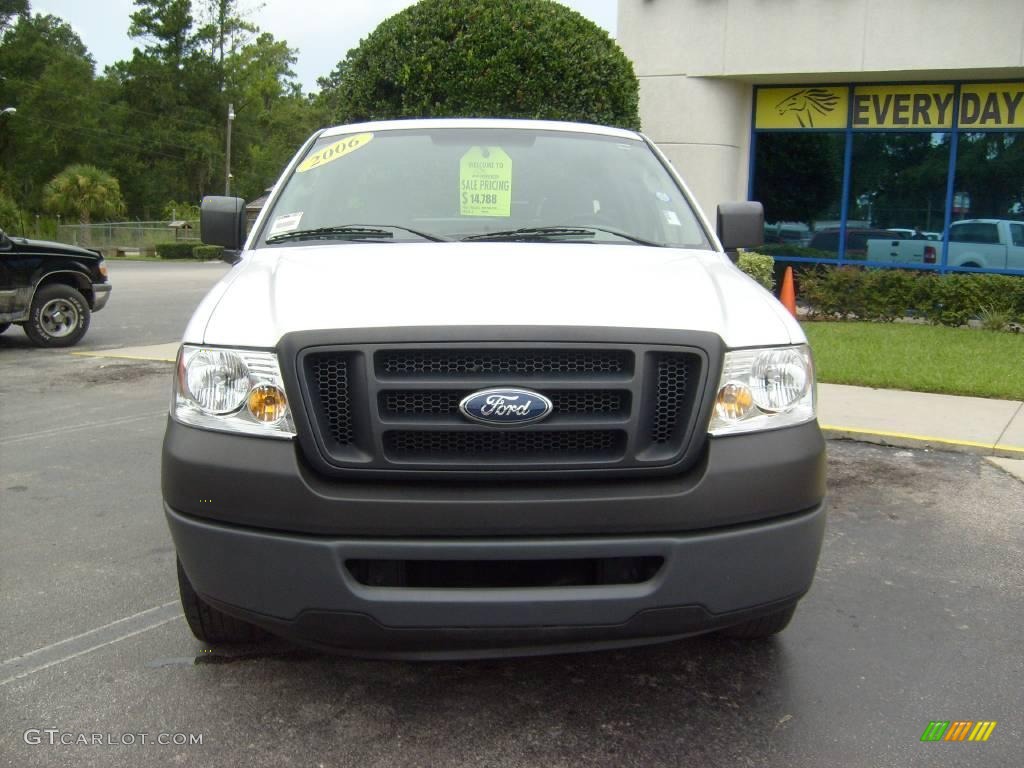 2006 F150 XL SuperCab - Oxford White / Medium/Dark Flint photo #8