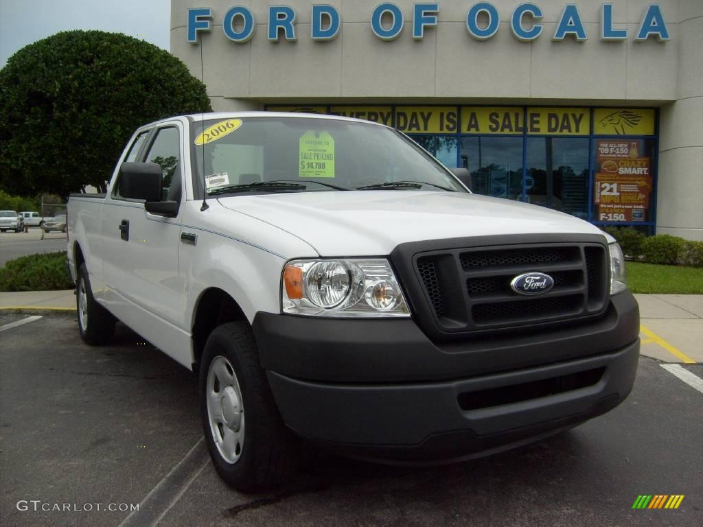 2006 F150 XL SuperCab - Oxford White / Medium/Dark Flint photo #9