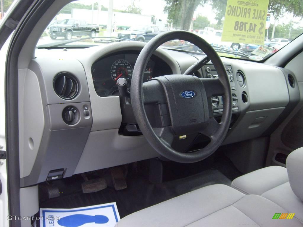 2006 F150 XL SuperCab - Oxford White / Medium/Dark Flint photo #17