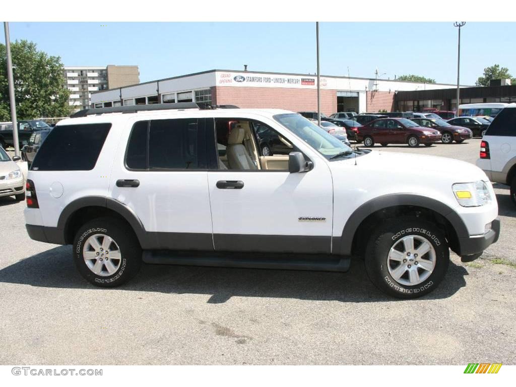 2006 Explorer XLT 4x4 - Oxford White / Stone photo #4