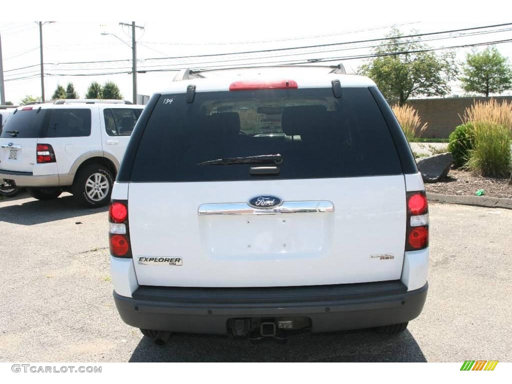 2006 Explorer XLT 4x4 - Oxford White / Stone photo #6