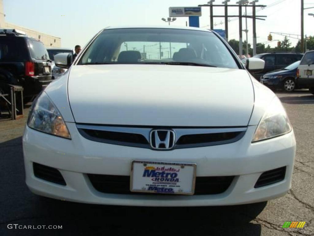 2006 Accord LX Sedan - Taffeta White / Ivory photo #2