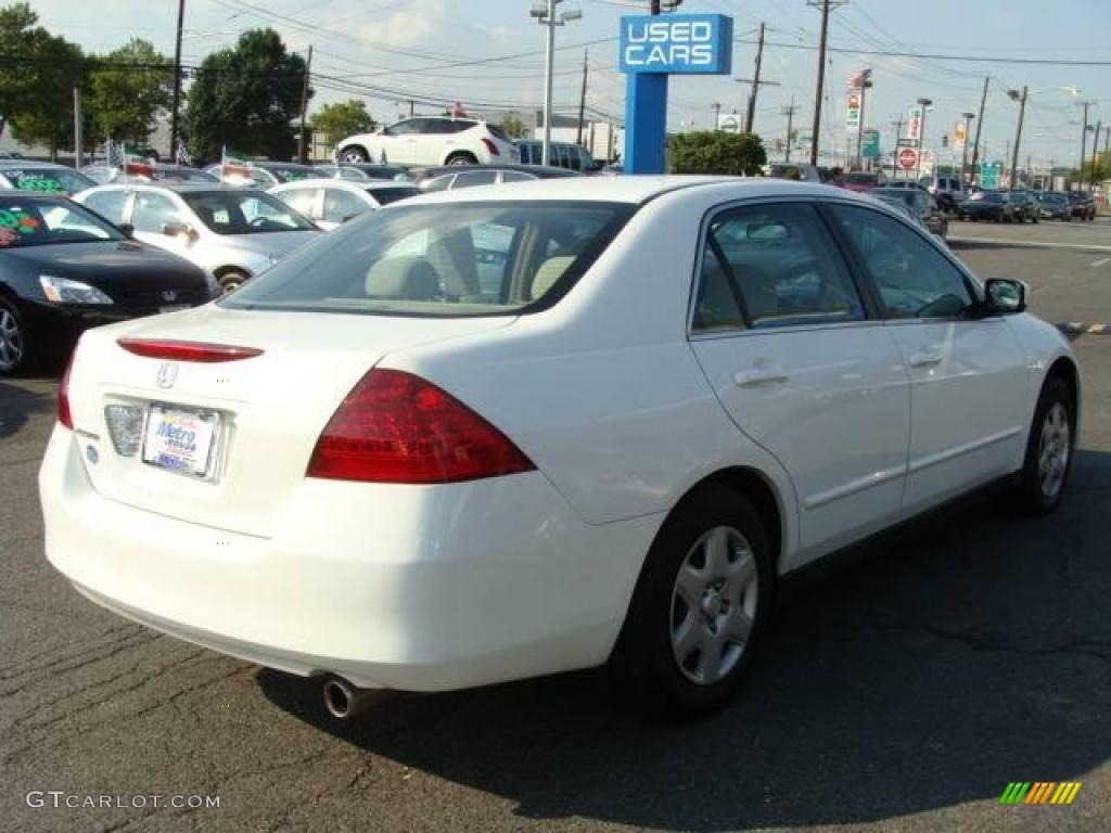 2006 Accord LX Sedan - Taffeta White / Ivory photo #4