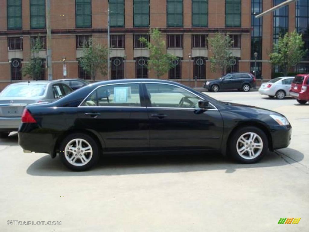 2006 Accord SE Sedan - Nighthawk Black Pearl / Ivory photo #5