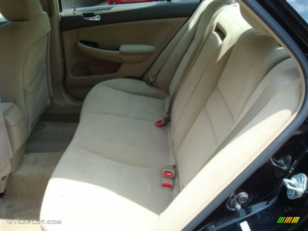 2006 Accord SE Sedan - Nighthawk Black Pearl / Ivory photo #11