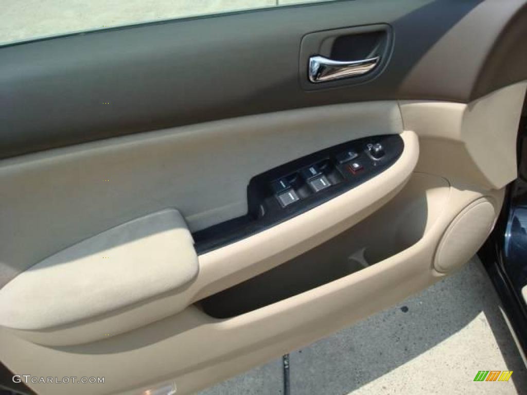 2006 Accord SE Sedan - Nighthawk Black Pearl / Ivory photo #14