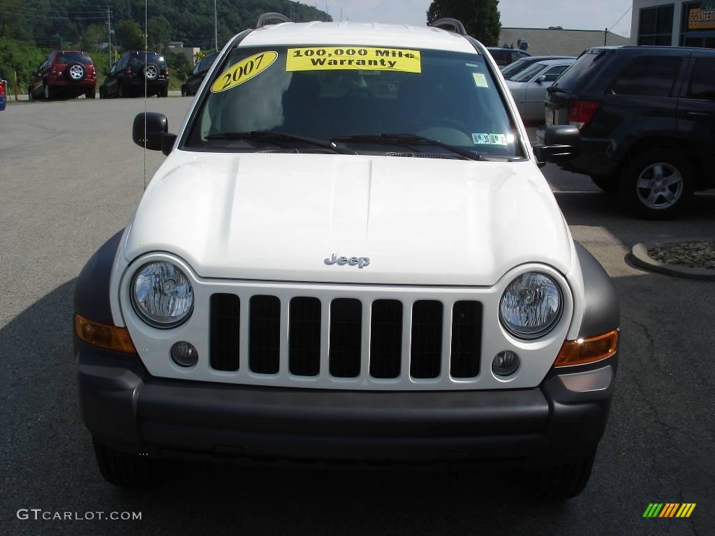 2007 Liberty Sport 4x4 - Stone White / Medium Slate Gray photo #17