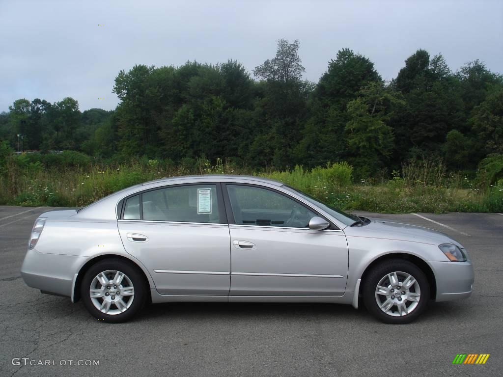 Sheer Silver Metallic Nissan Altima