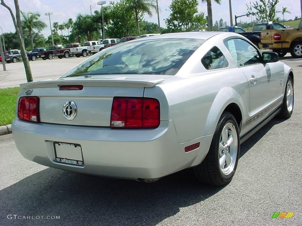 2009 Mustang V6 Premium Coupe - Brilliant Silver Metallic / Dark Charcoal photo #3