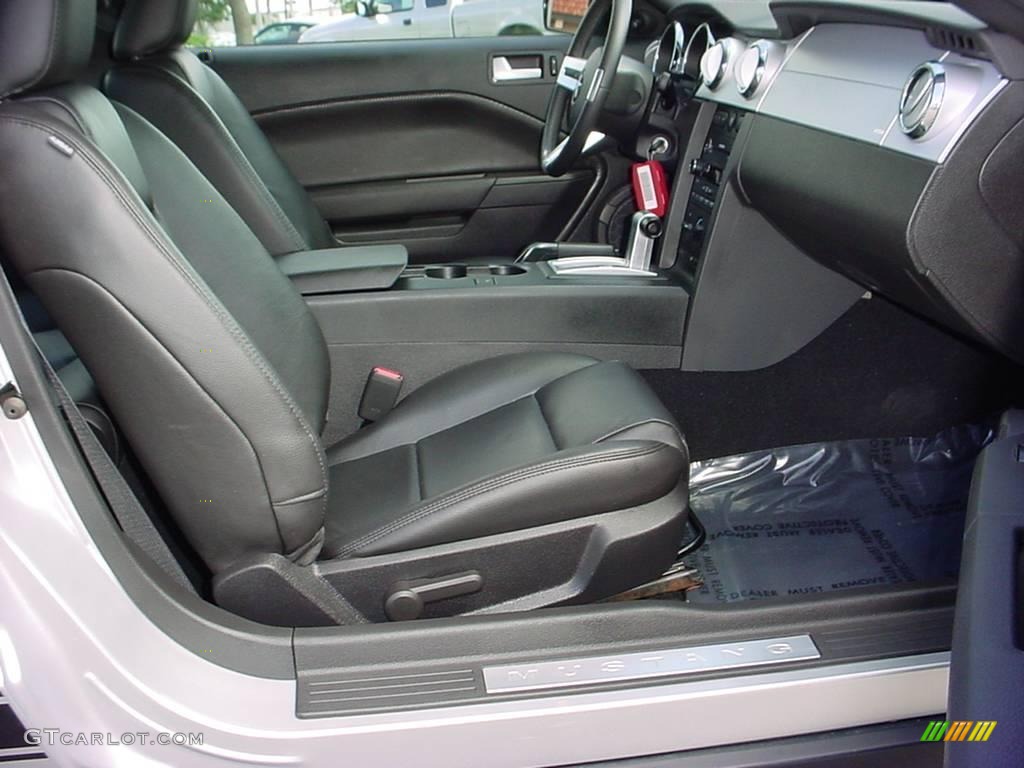 2009 Mustang V6 Premium Coupe - Brilliant Silver Metallic / Dark Charcoal photo #11