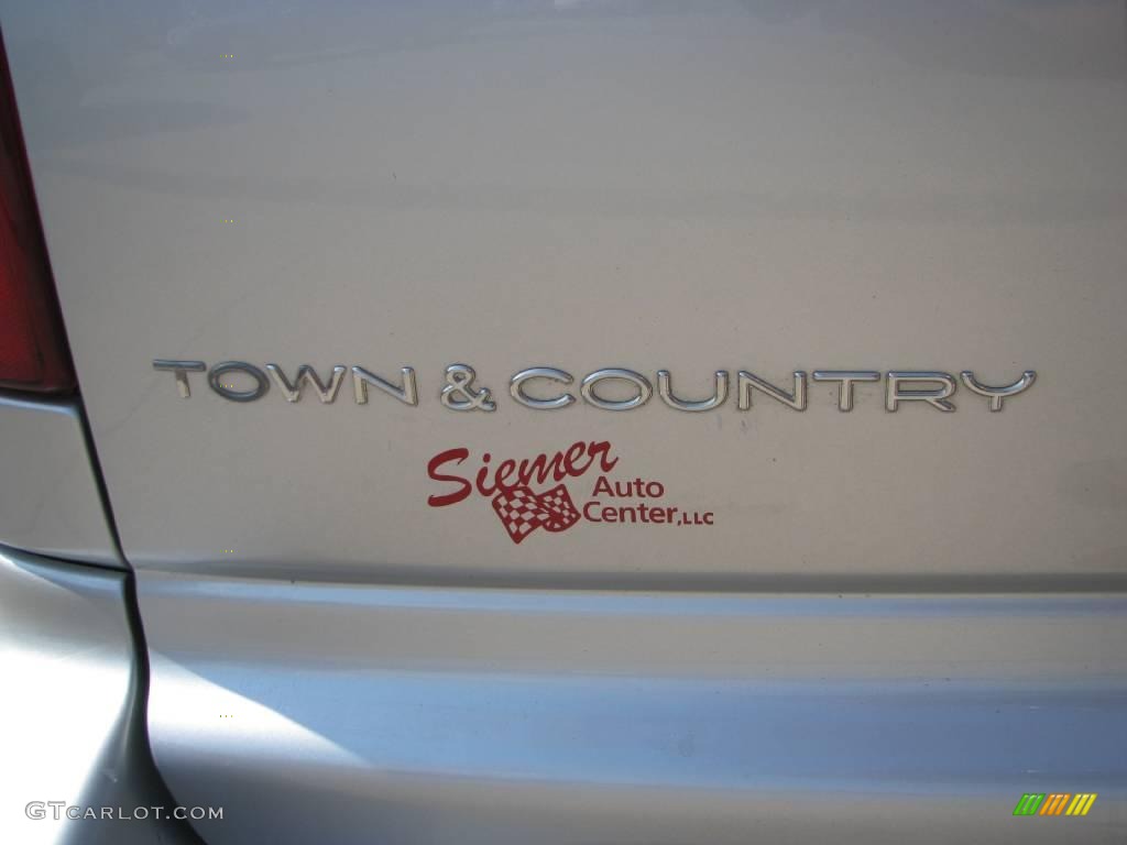 2002 Town & Country LX - Bright Silver Metallic / Taupe photo #19