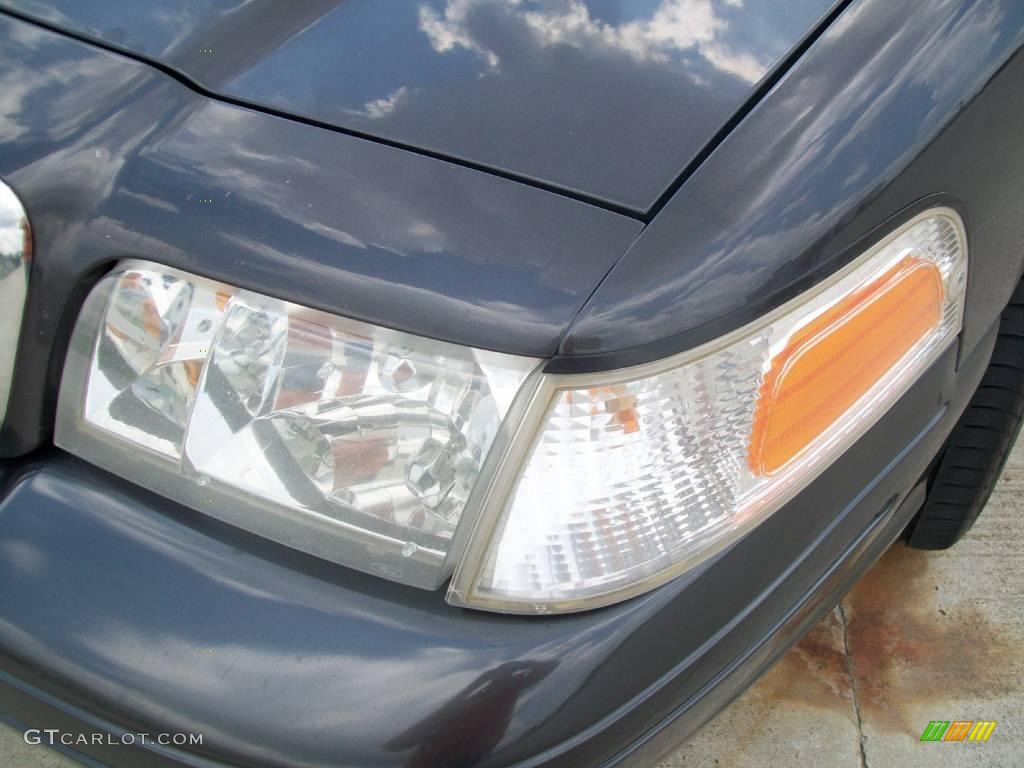 2005 Crown Victoria  - Midnight Grey Metallic / Light Flint photo #10