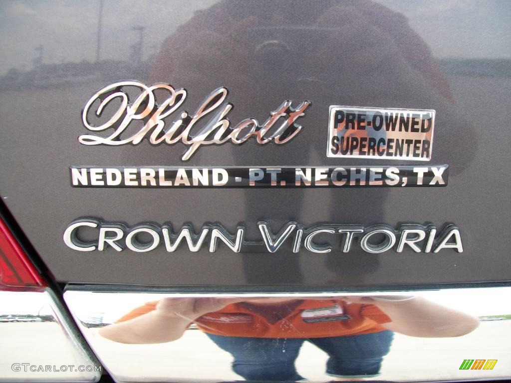 2005 Crown Victoria  - Midnight Grey Metallic / Light Flint photo #15