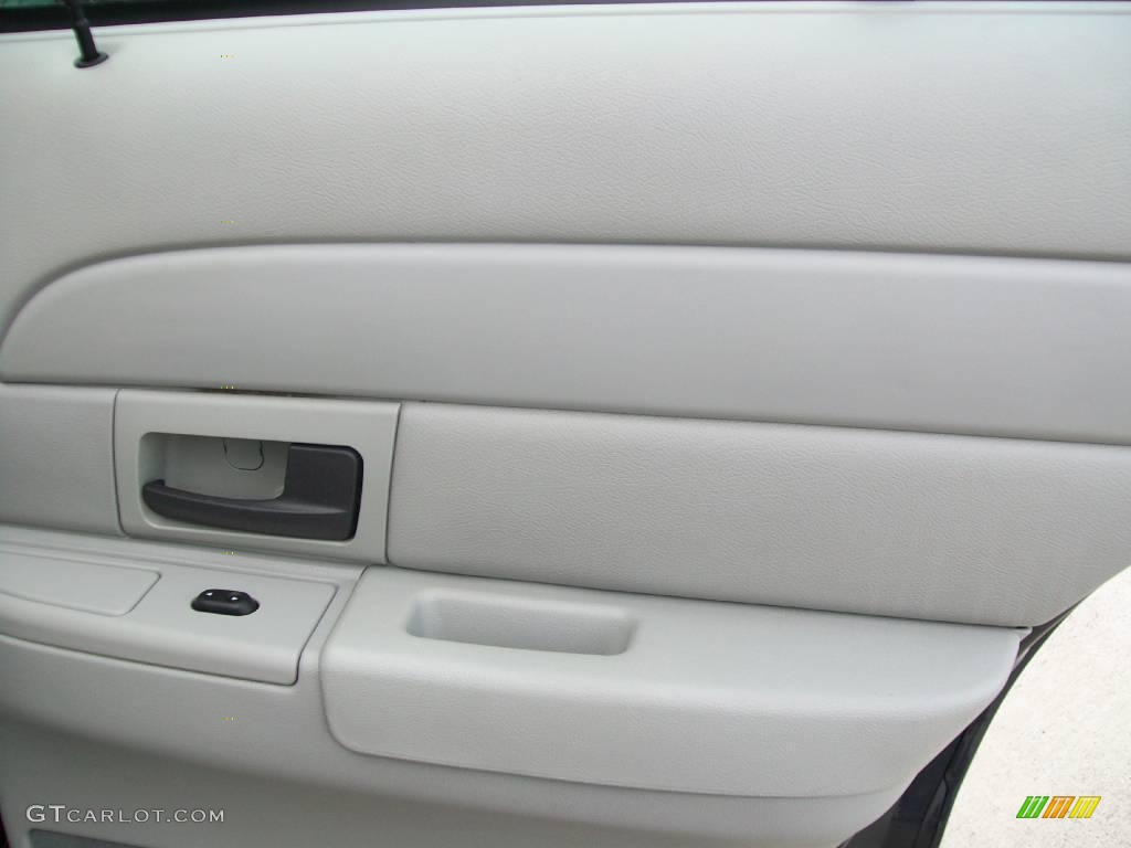 2005 Crown Victoria  - Midnight Grey Metallic / Light Flint photo #23