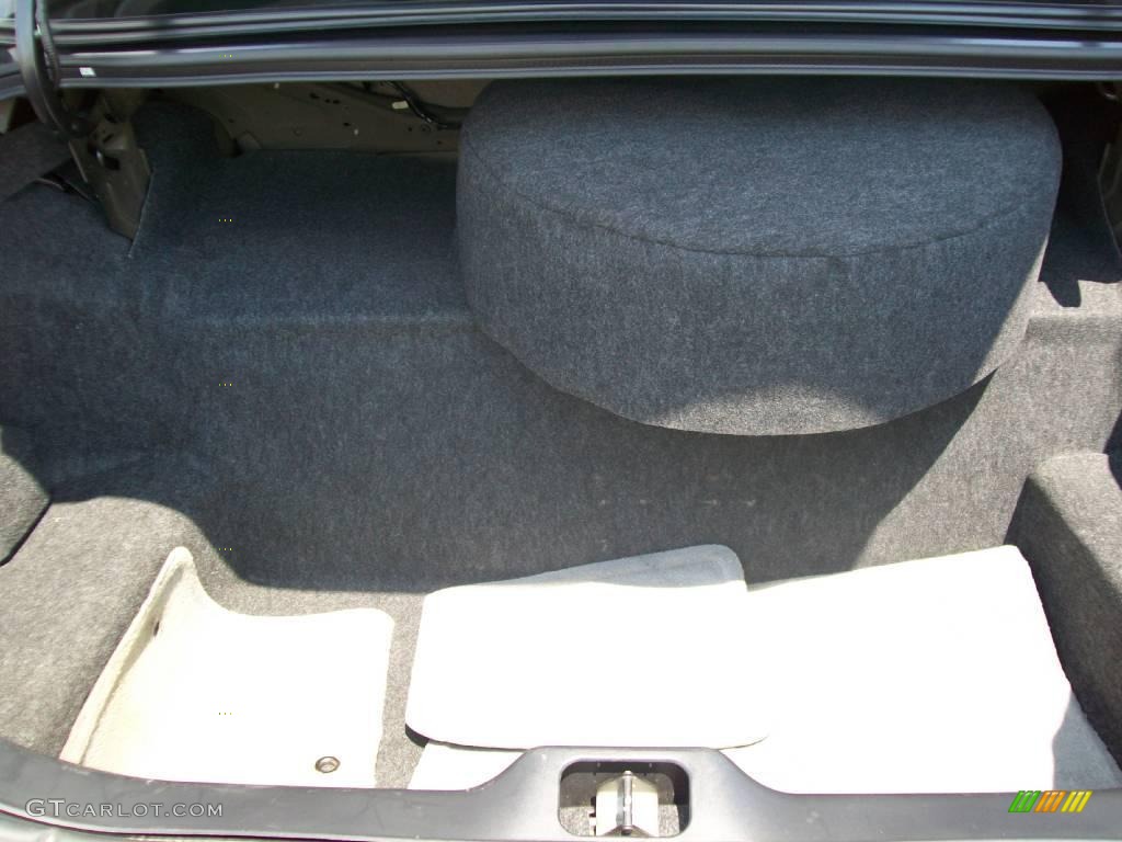 2005 Crown Victoria  - Midnight Grey Metallic / Light Flint photo #27