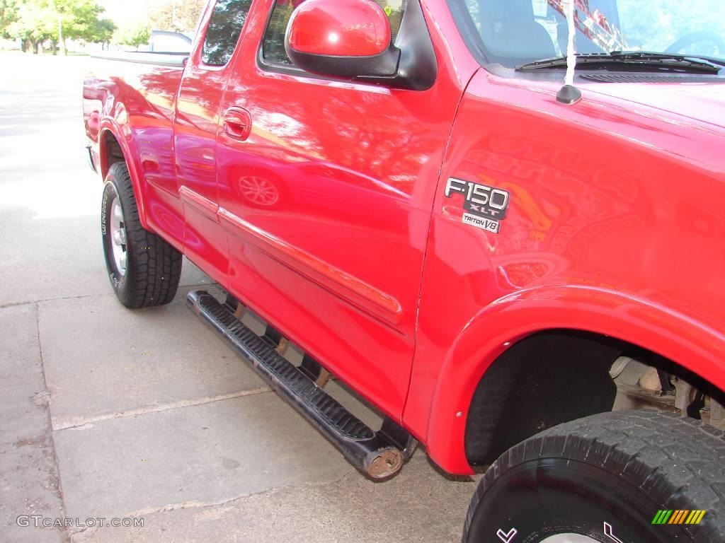 1999 F150 XLT Extended Cab 4x4 - Bright Red / Dark Graphite photo #11