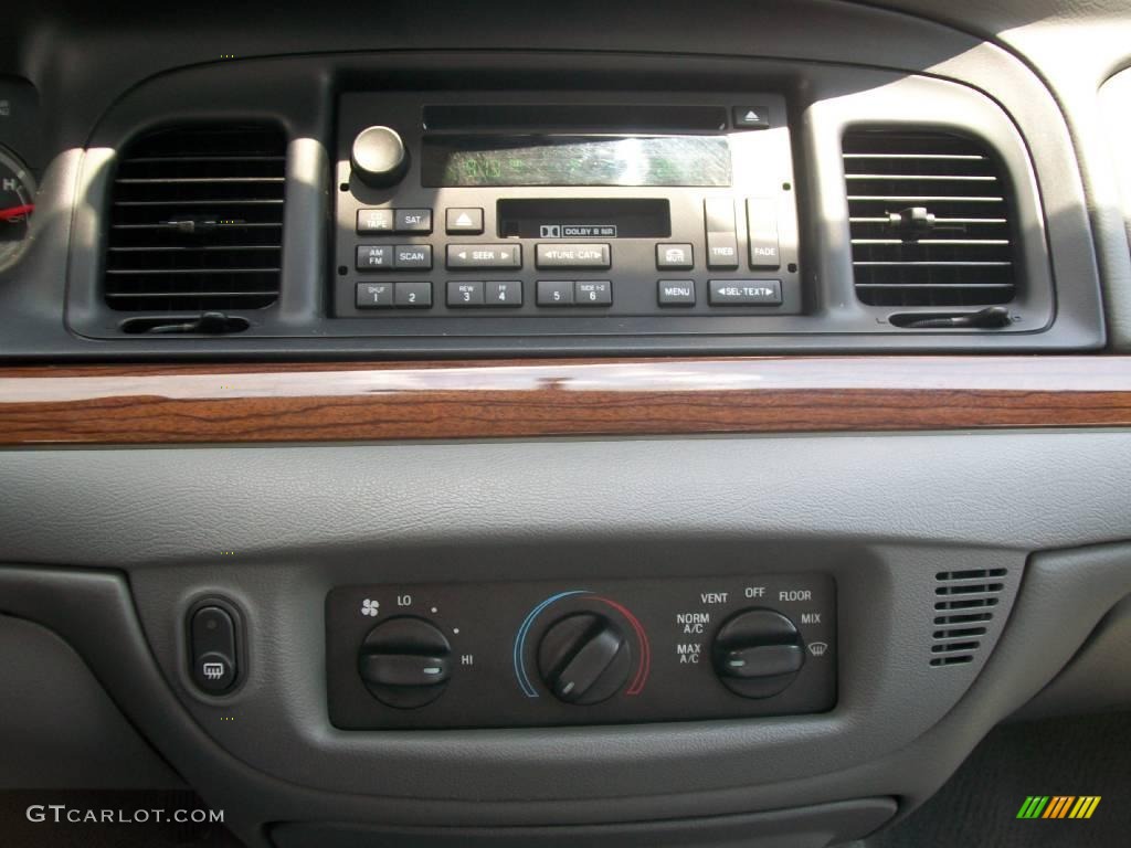 2005 Crown Victoria  - Midnight Grey Metallic / Light Flint photo #37