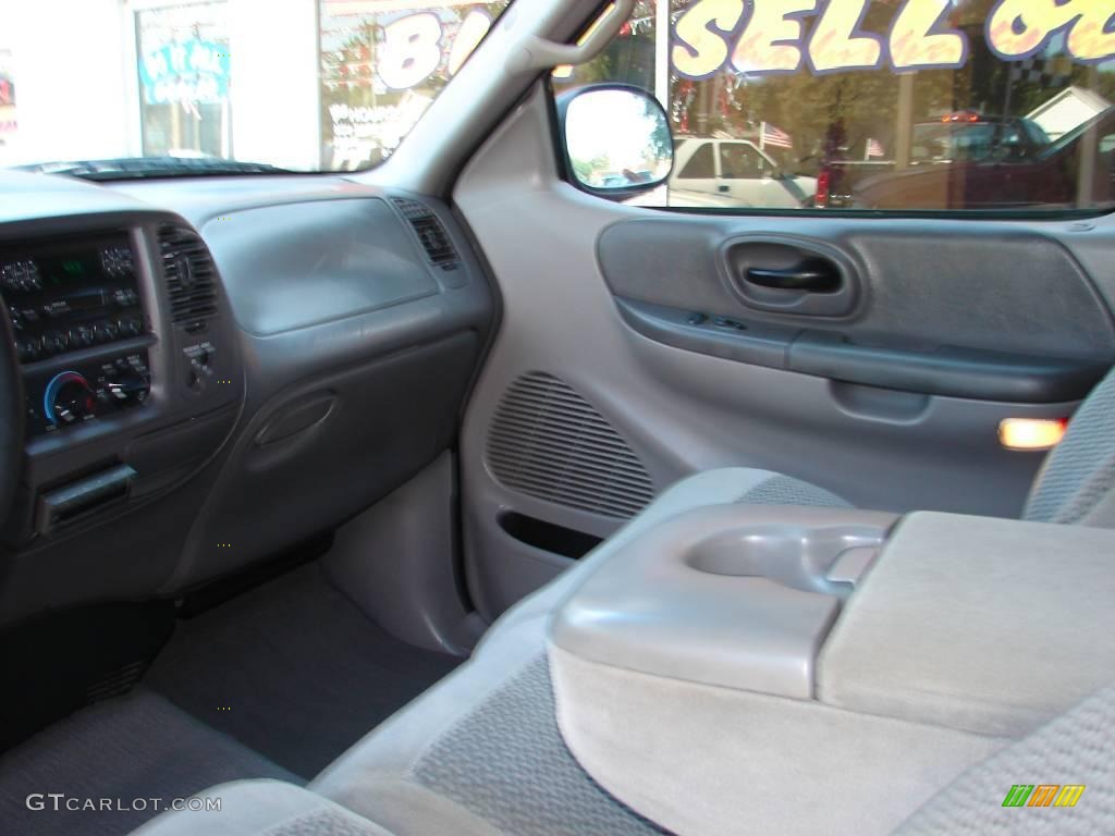 1999 F150 XLT Extended Cab 4x4 - Bright Red / Dark Graphite photo #32