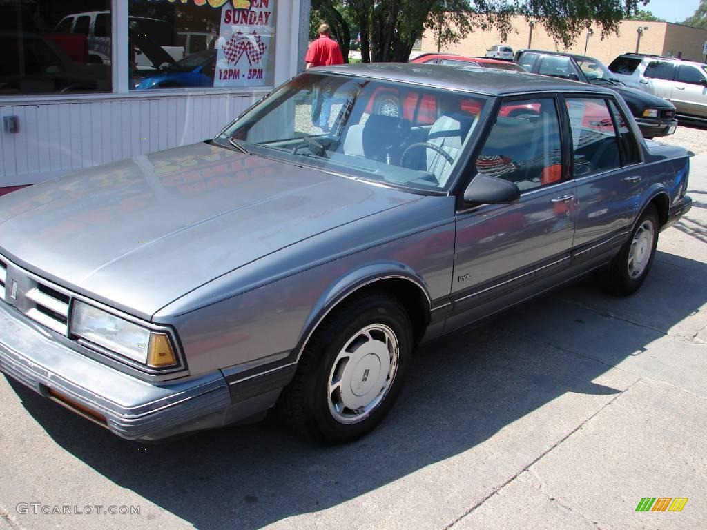 1990 Eighty-Eight Royale - Light Gray Metallic / Gray photo #2