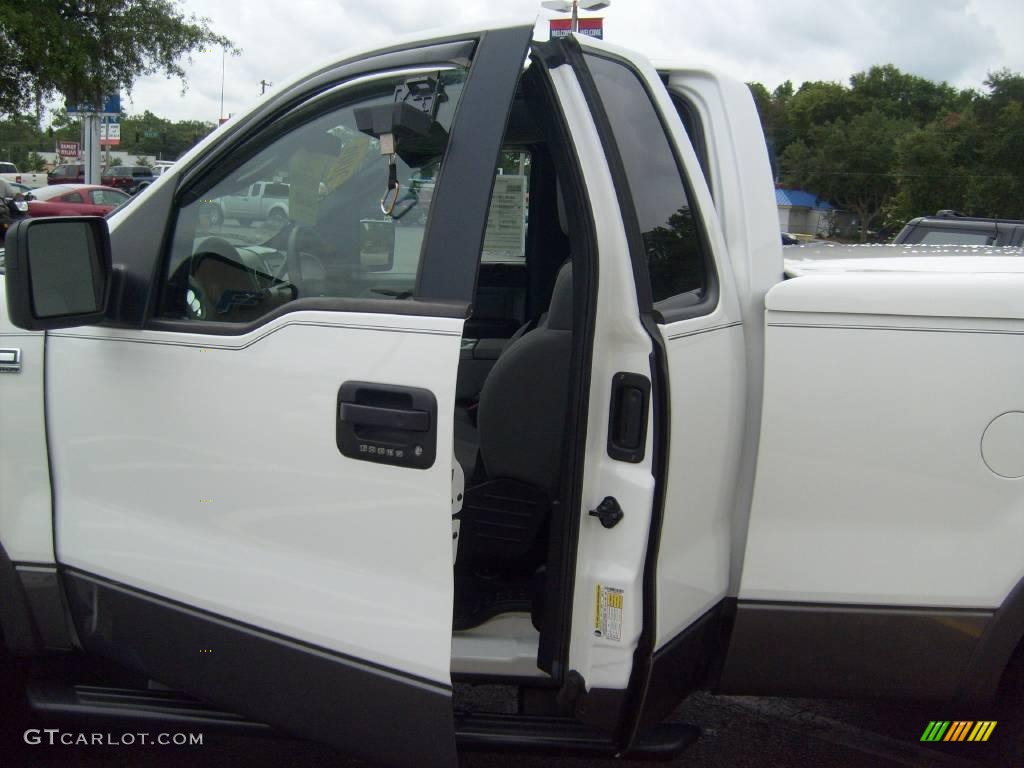 2006 F150 FX4 Regular Cab 4x4 - Oxford White / Black/Medium Flint photo #26