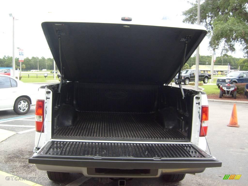 2006 F150 FX4 Regular Cab 4x4 - Oxford White / Black/Medium Flint photo #29