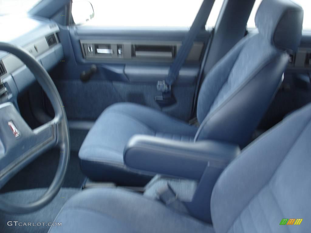 1991 Cutlass Calais Sedan - Light Sapphire Blue Metallic / Blue photo #10