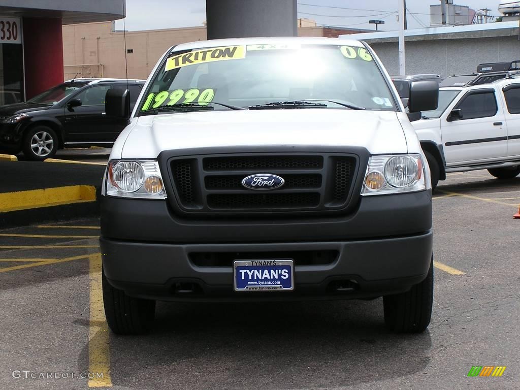 2006 F150 XL SuperCab 4x4 - Oxford White / Medium/Dark Flint photo #2