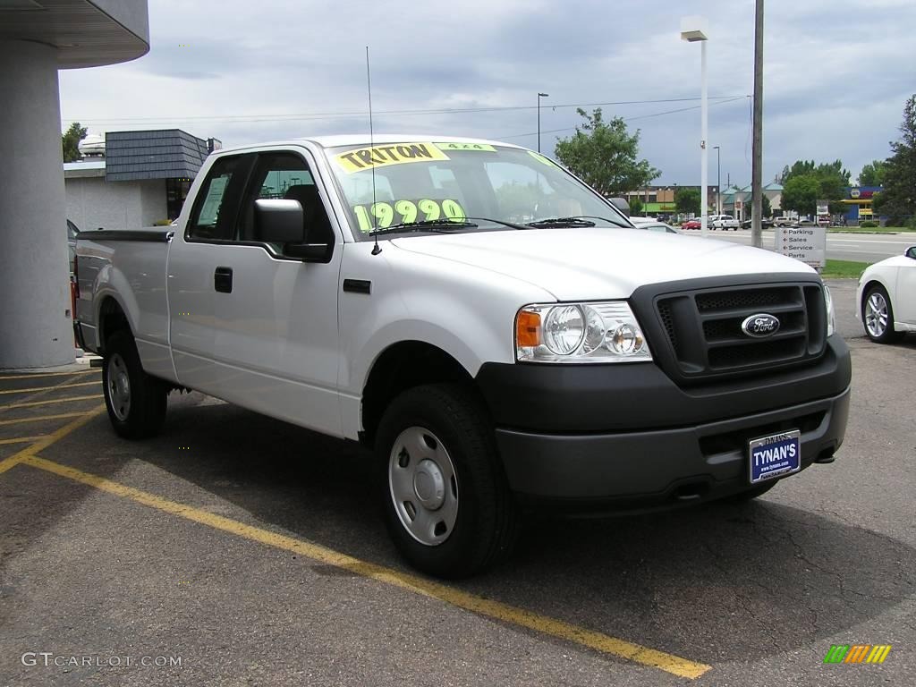 2006 F150 XL SuperCab 4x4 - Oxford White / Medium/Dark Flint photo #3