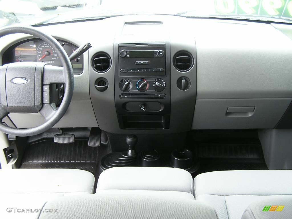 2006 F150 XL SuperCab 4x4 - Oxford White / Medium/Dark Flint photo #9