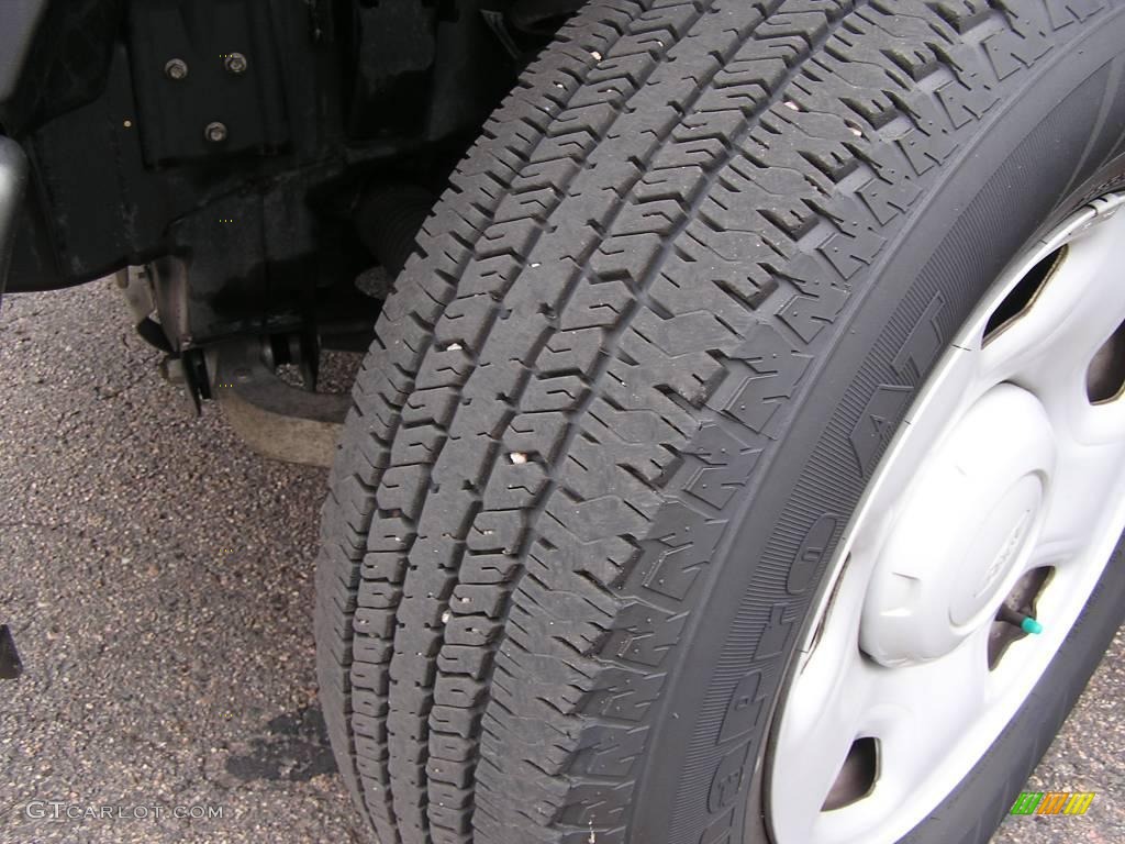 2006 F150 XL SuperCab 4x4 - Oxford White / Medium/Dark Flint photo #17
