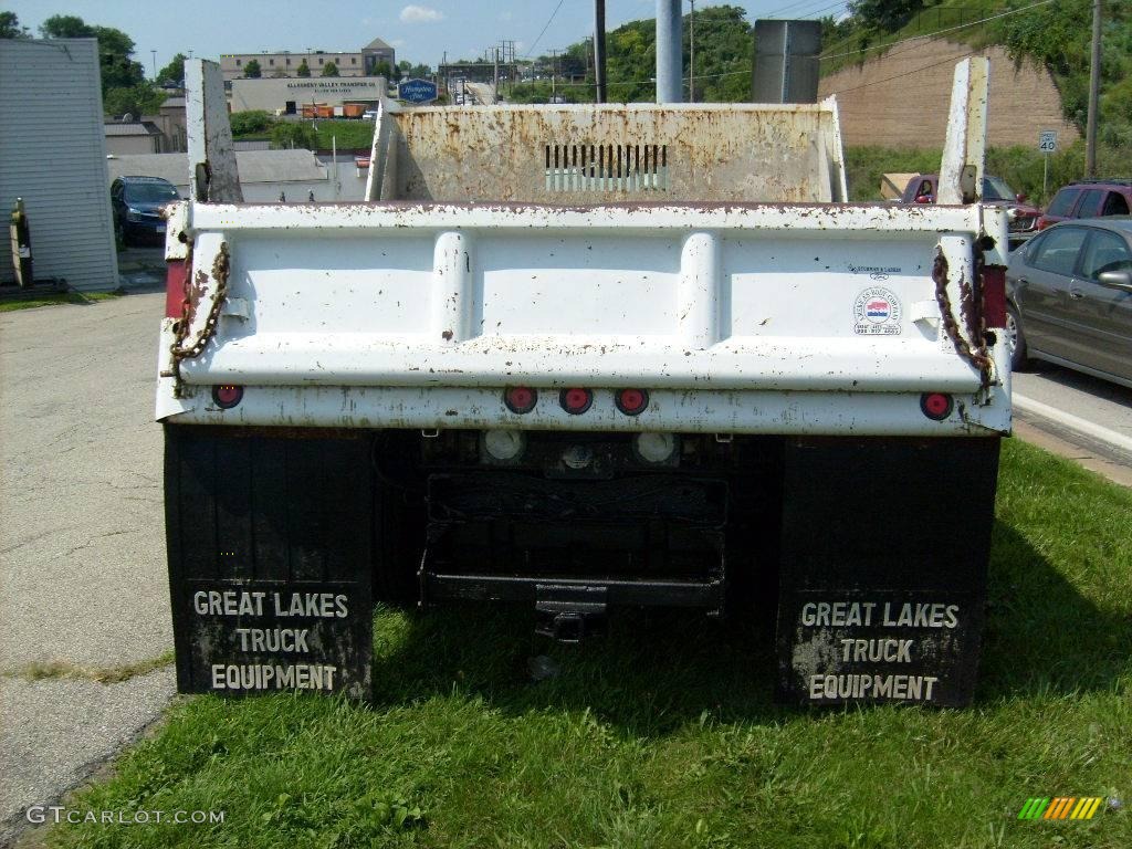 2002 F350 Super Duty XL Regular Cab Chassis Dump Truck - Oxford White / Medium Parchment photo #4