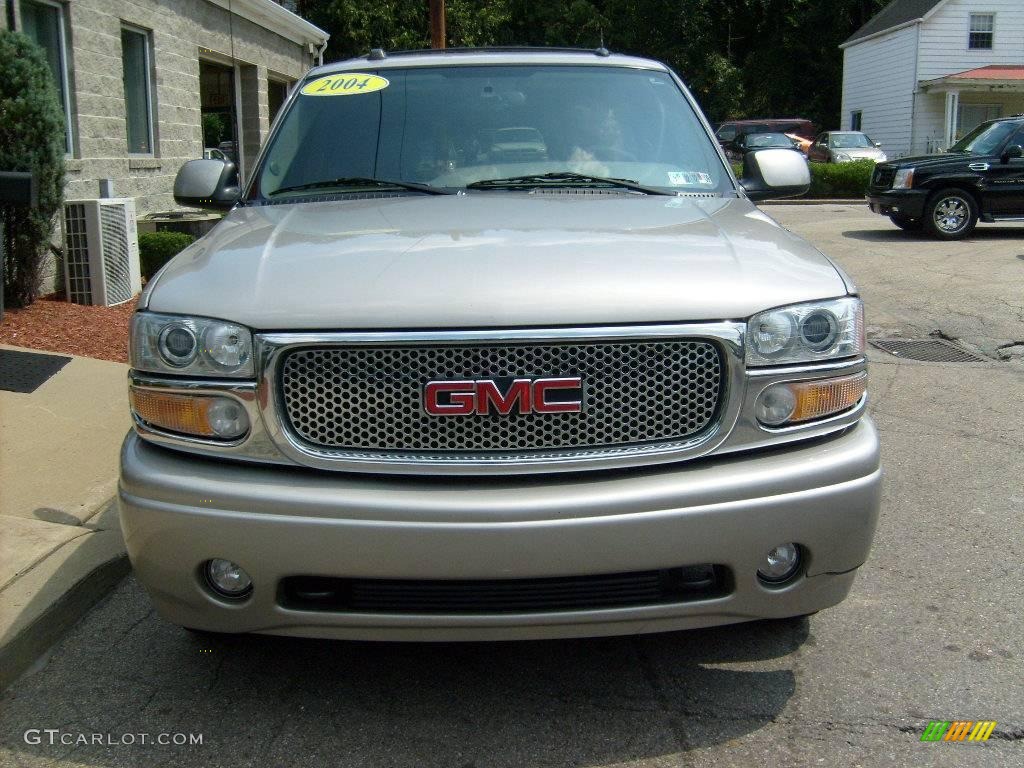 2004 Yukon Denali AWD - Silver Birch Metallic / Stone Gray photo #6