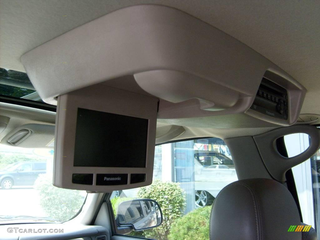 2004 Yukon Denali AWD - Silver Birch Metallic / Stone Gray photo #12