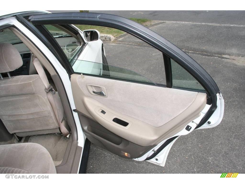 1998 Accord LX Sedan - Taffeta White / Ivory photo #14