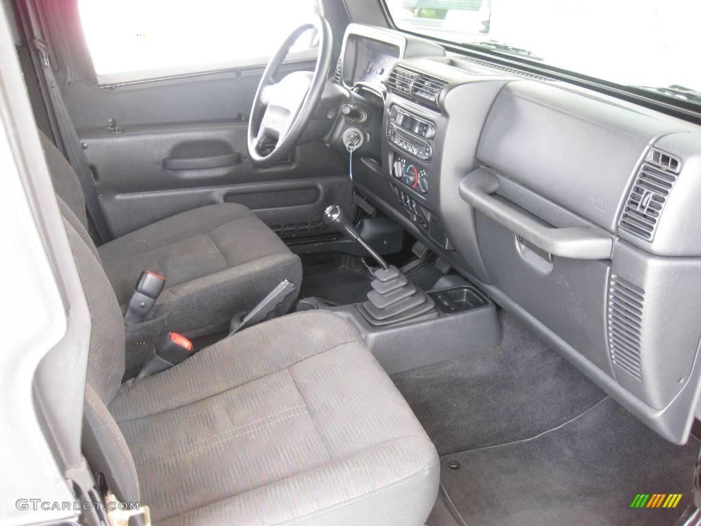 2004 Wrangler X 4x4 - Black / Dark Slate Gray photo #23