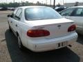 White - Prizm  Photo No. 4