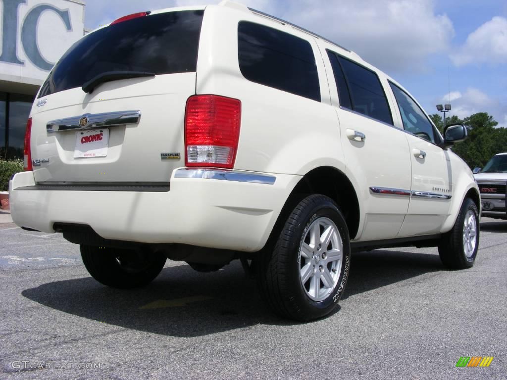 2008 Cool Vanilla Chrysler Aspen Limited 16222876 Photo