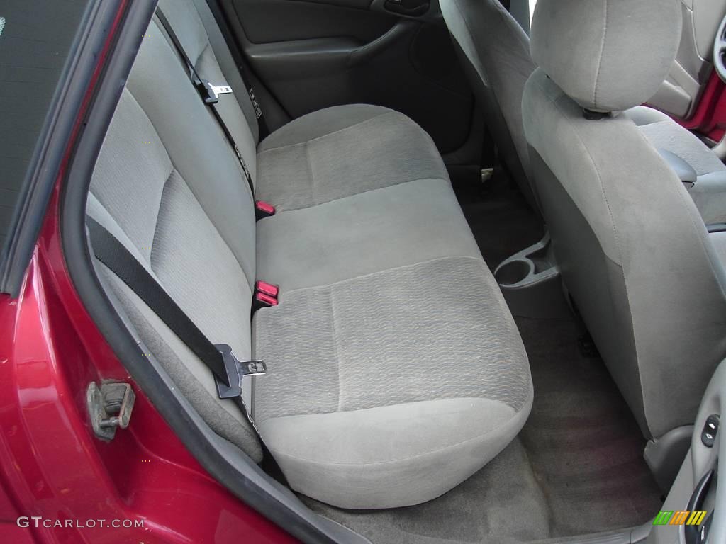 2001 Focus SE Sedan - Sangria Red Metallic / Medium Graphite Grey photo #14