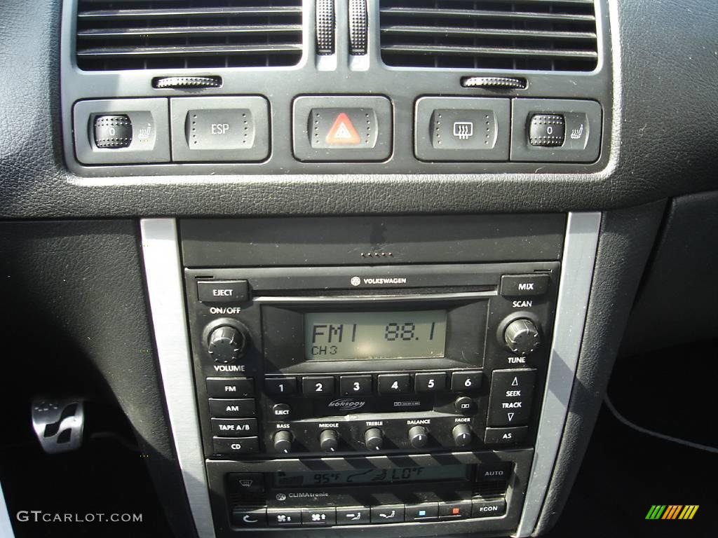 2004 R32  - Tornado Red / Anthracite/Black photo #25