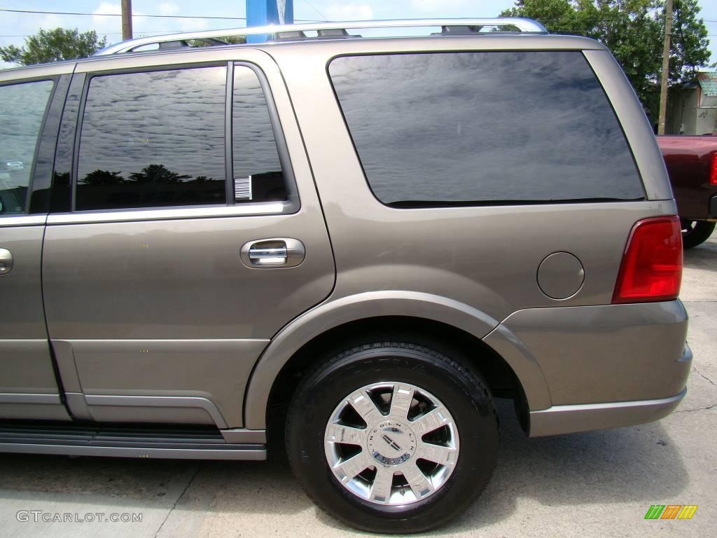 2003 Navigator Luxury - Mineral Grey Metallic / Black photo #26