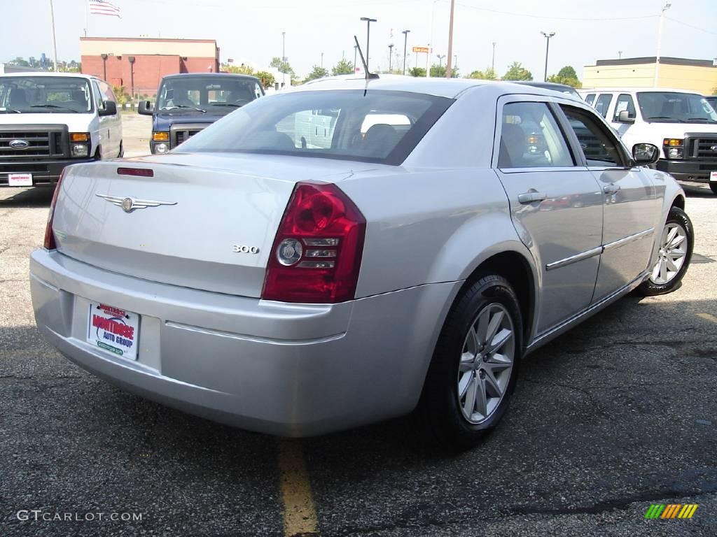 2008 300 LX - Bright Silver Metallic / Dark Slate Gray photo #5