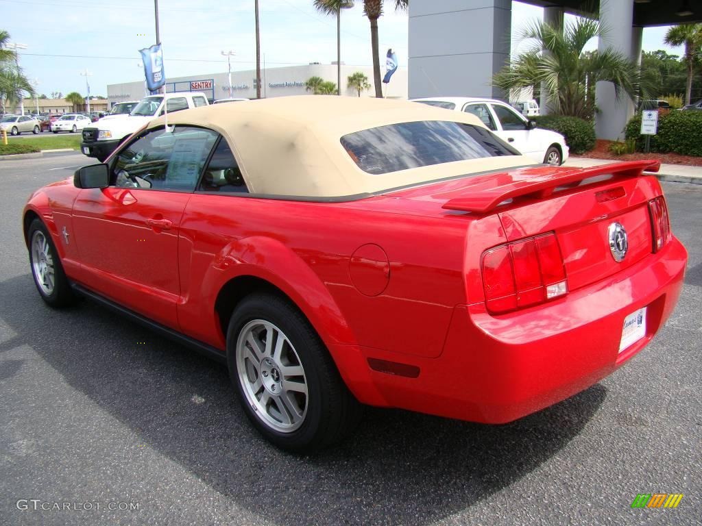 2006 Mustang V6 Premium Convertible - Torch Red / Light Parchment photo #8