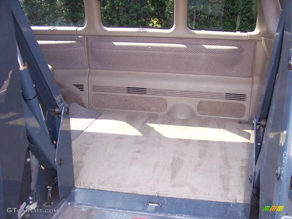 2001 Savana Van 2500 SLE Passenger Wheelchair Access Conversion - Polo Green Metallic / Neutral photo #26