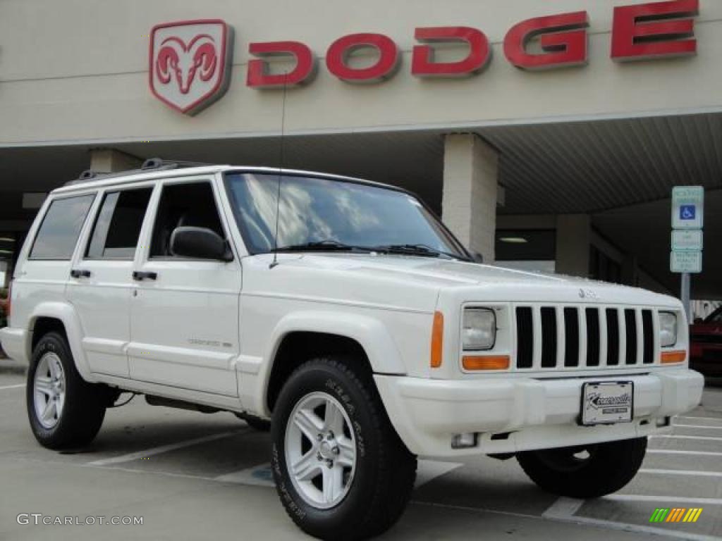 2001 Cherokee Classic 4x4 - Stone White / Agate photo #1