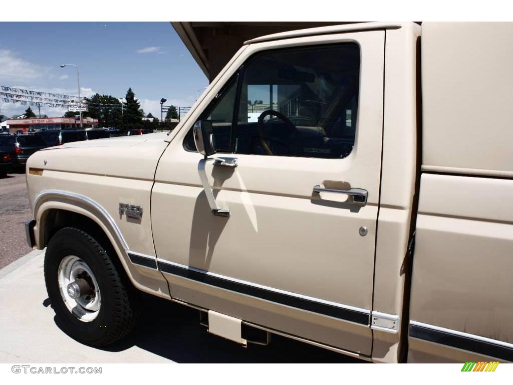 1983 F350 XLT Regular Cab 4x4 - Desert Tan / Brown/Tan photo #12