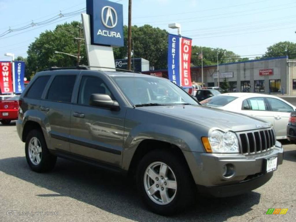 Mineral Gray Metallic Jeep Grand Cherokee